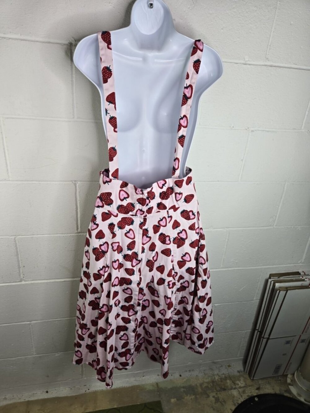 Collectif Alexa Strawberry Swing Suspender Skirt Pinup VLV Retro - Picture 6 of 9